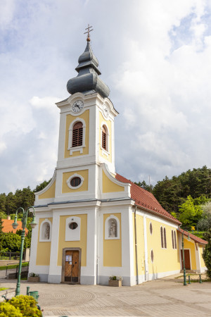 Újra kötelező a maszkviselés a templomokban