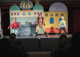 Pilisszentiváni Búcsú - A kiskakas gyémánfélkrajcárja c. előadás + események a Fő téren - 2025. november 8.